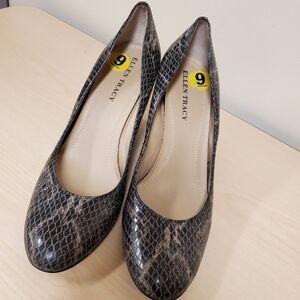Ellen Tracy Snake print Pumps - 9